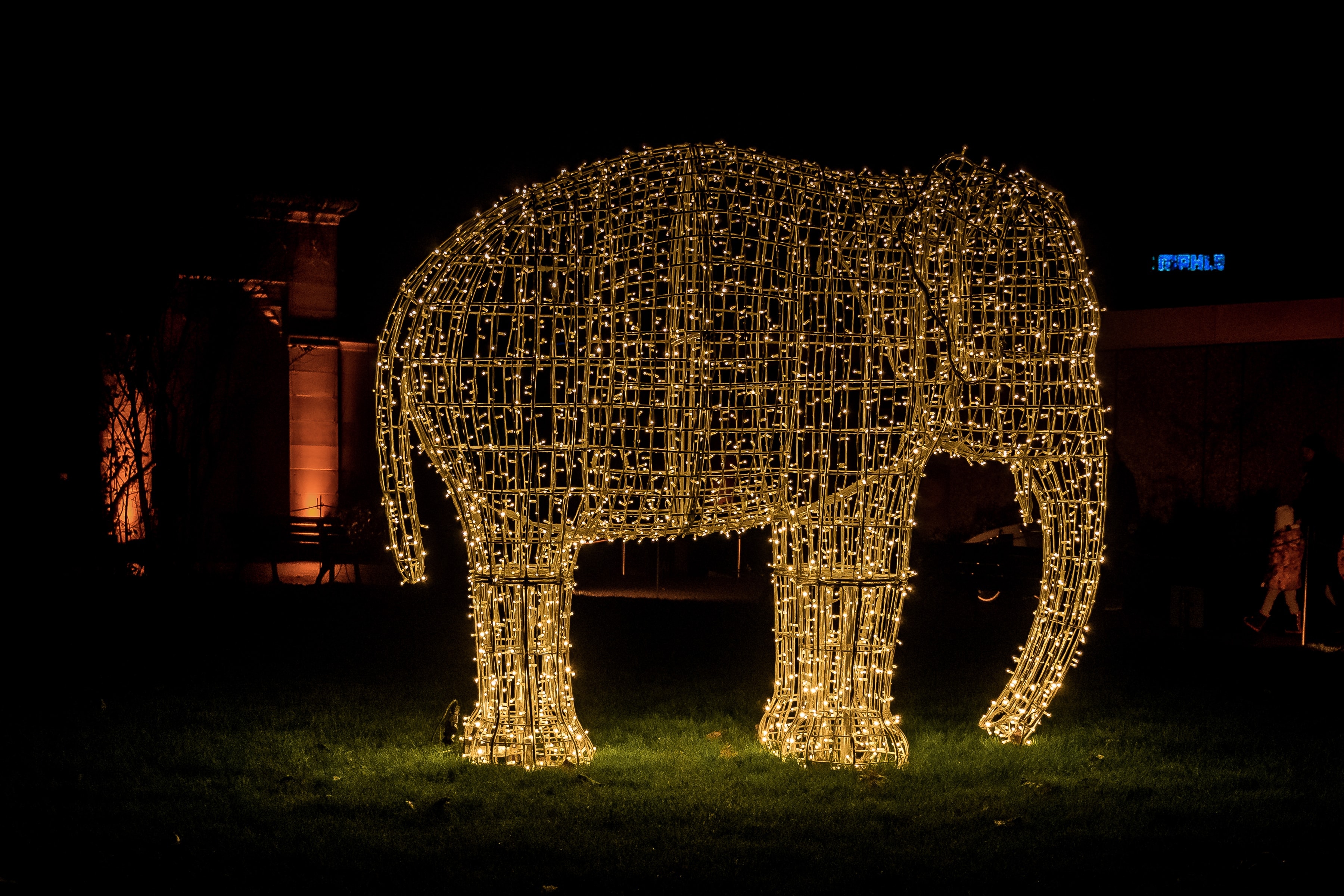 beleuchtete Skulptur eines Elefanten