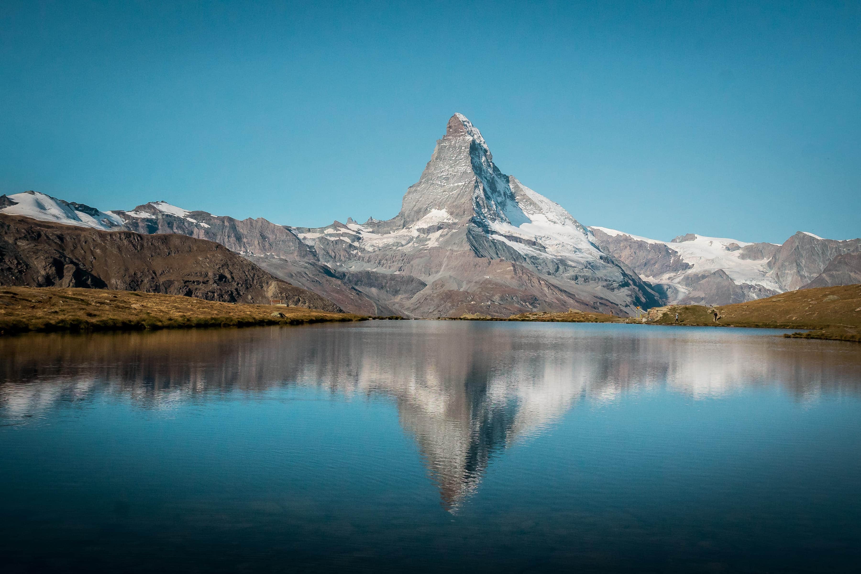 Matterhorn spiegelt sich im Stellisee