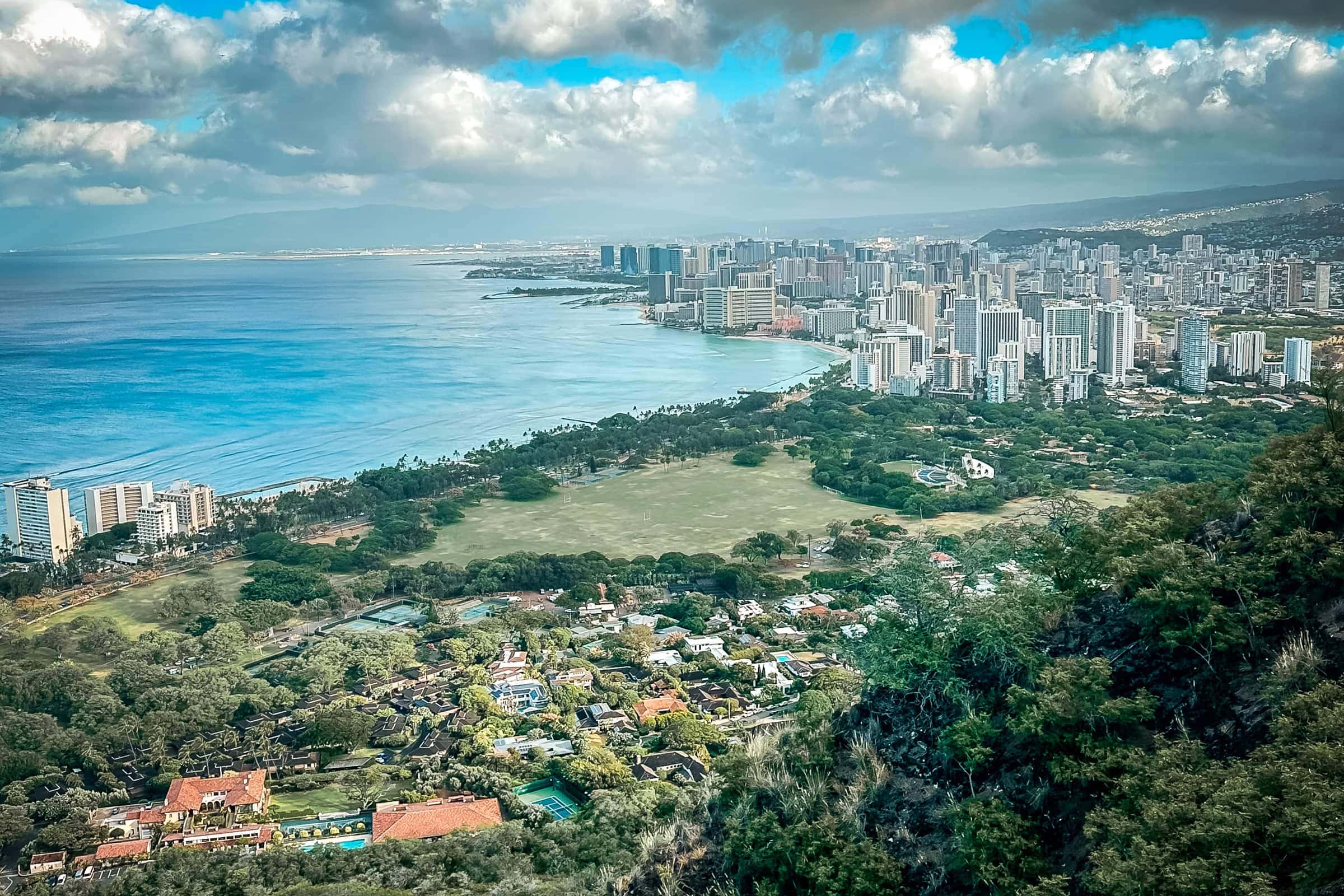 Ausblick über die Küste und Honolulu