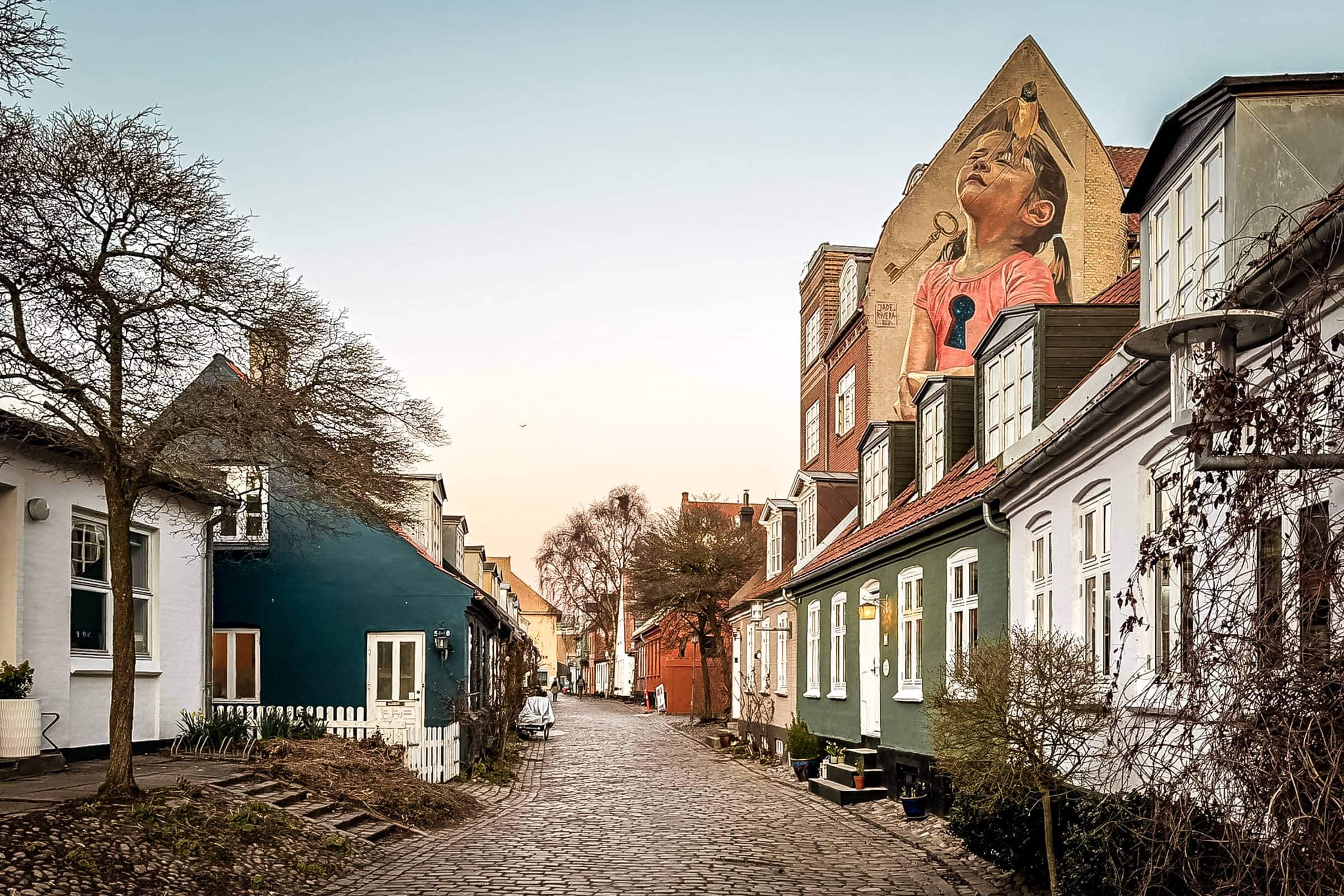 alte Häuser in Aarhus und Graffiti