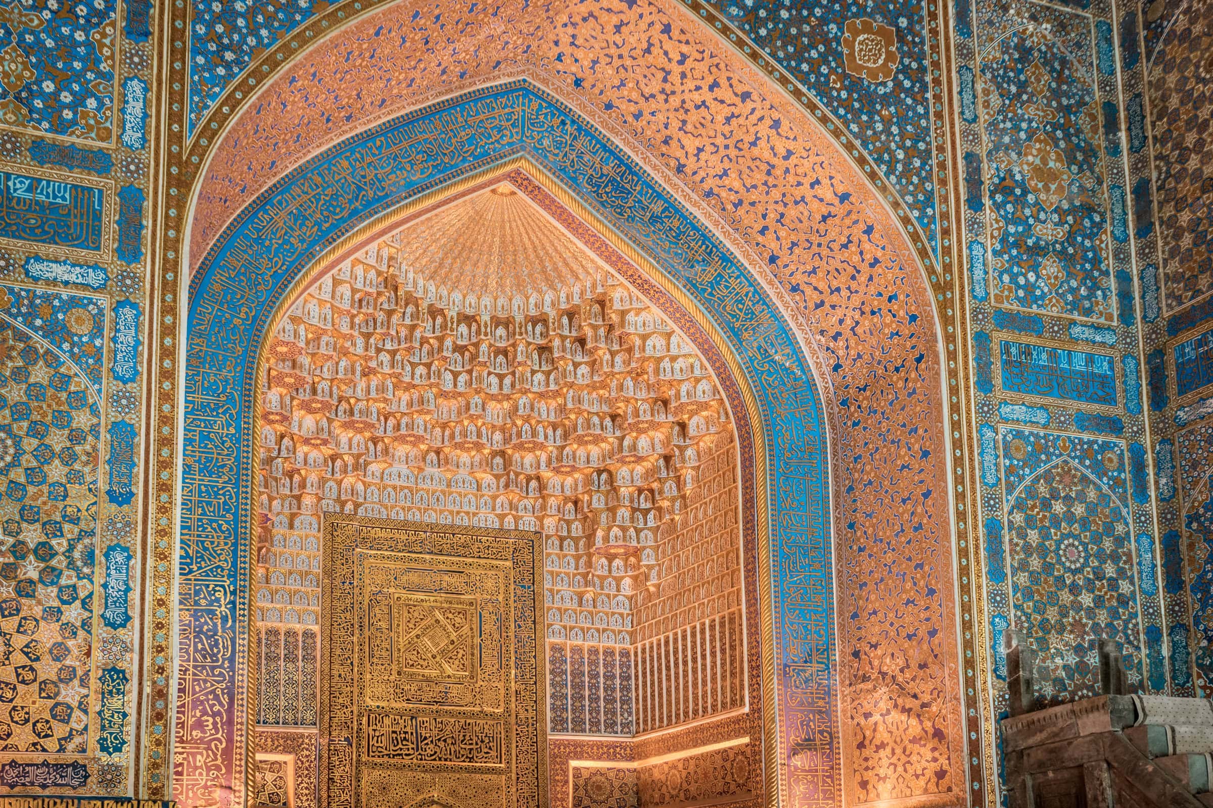 vergoldete Kacheln in Moschee