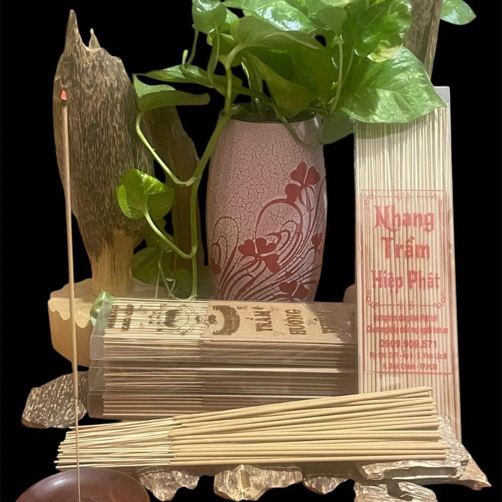 Nhang Trầm Cây Hộp Thơm Dịu Ngọt.