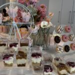 Dekoration mit Süßigkeiten und Blumen bei Bürgerverein Lindweiler e.V.