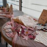 Bastelmaterialien und Dekorationen beim Bürgerverein Lindweiler.