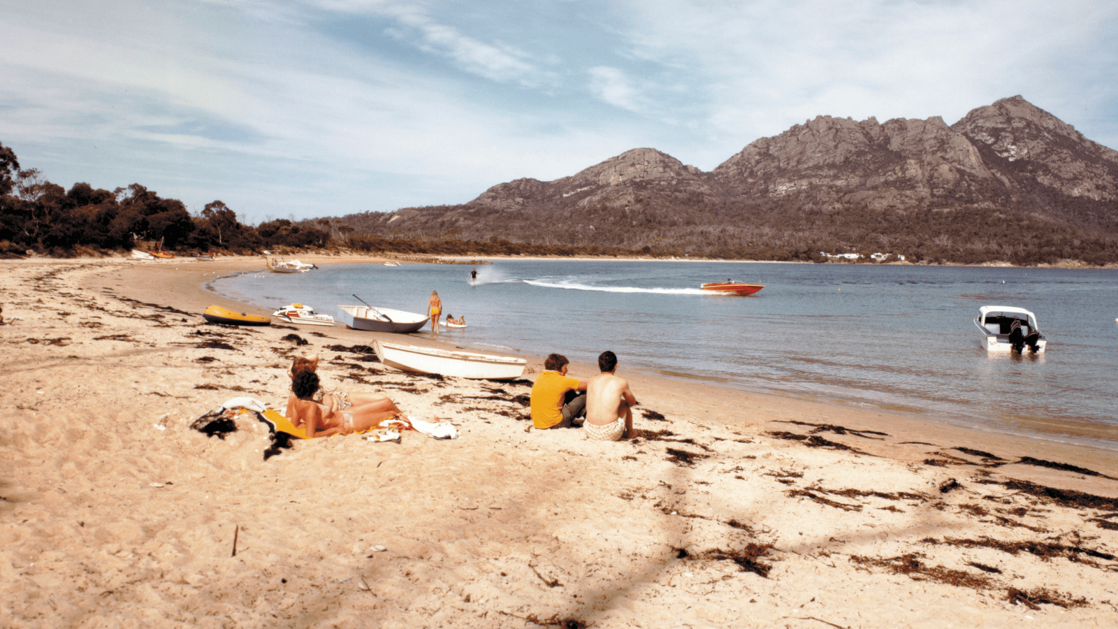 2025-Holiday-opening-hours-Carousel