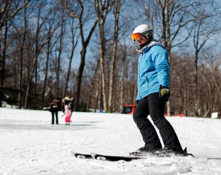woman skiing