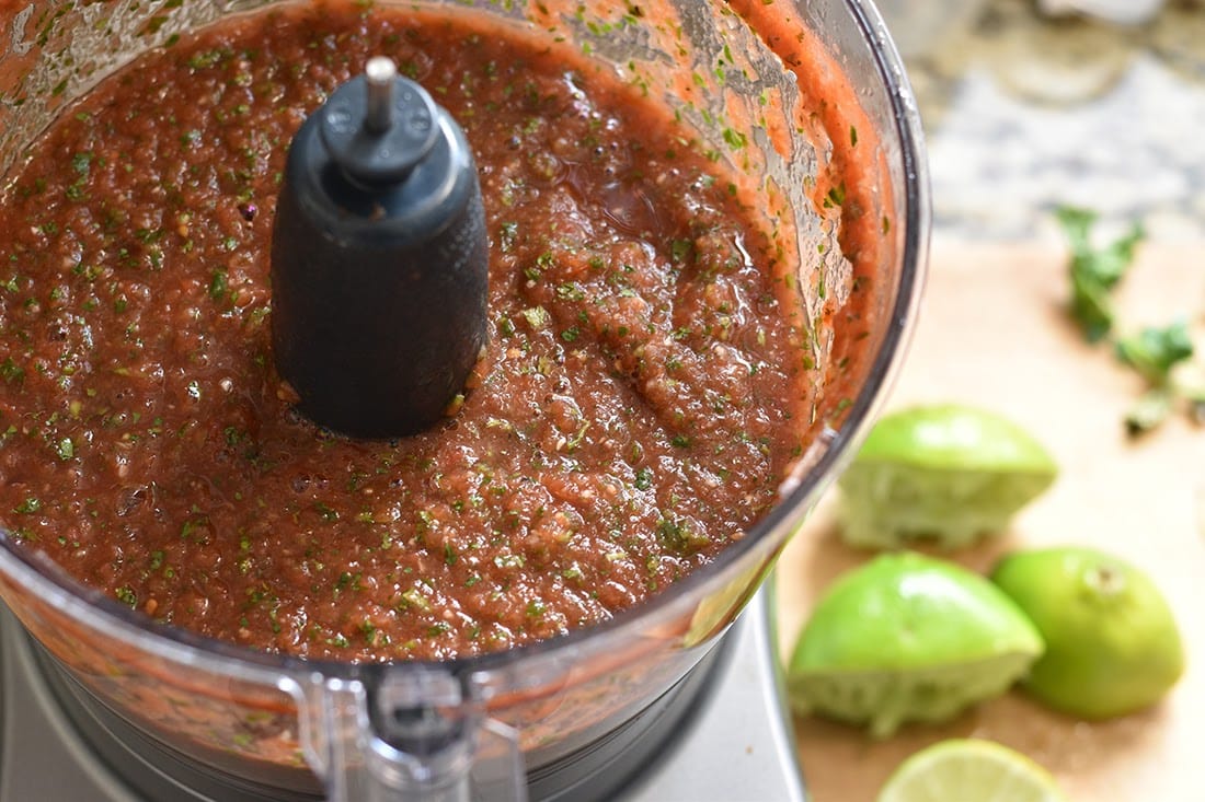 sauce-Ingredients-blend-in-blender