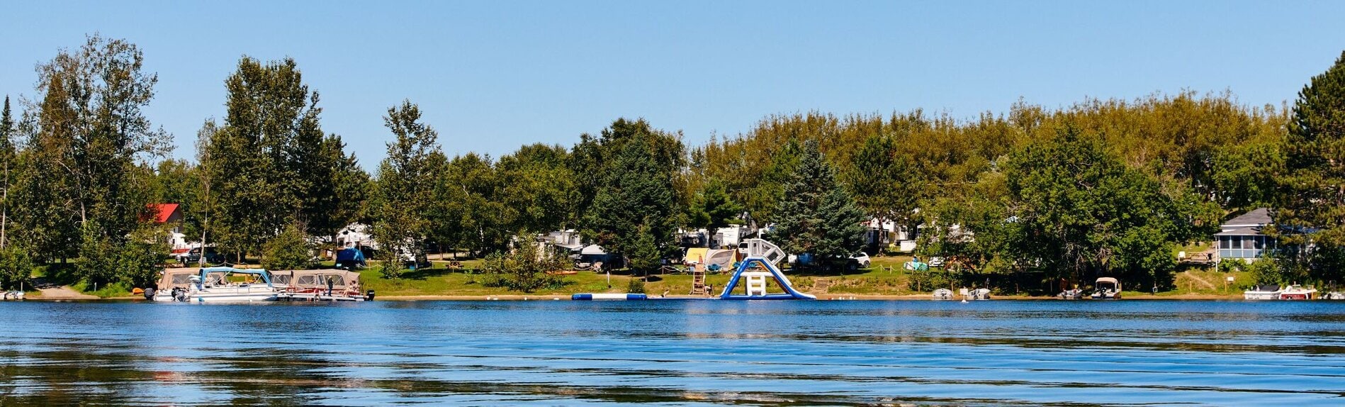 plage camping jeux Lac du Cerf Camping Union - Camping Lac-du-Cerf dans les Hautes-Laurentides