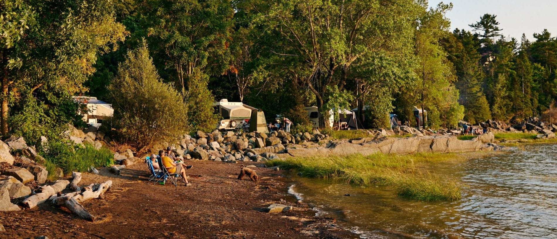 plage feu fleuve demi lieue Location de terrain de camping pour toute la famille