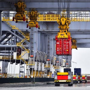 Stinis Electrical Ship to Shore Spreaders 2013