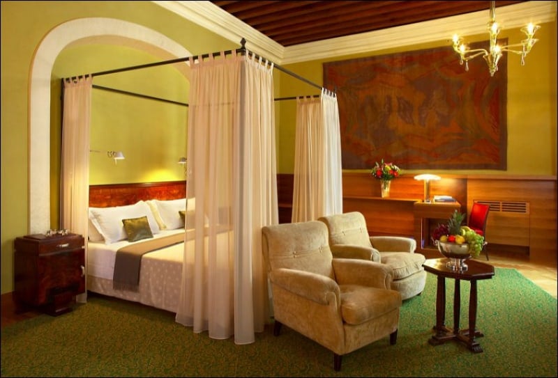 Hotel Saturnia & International