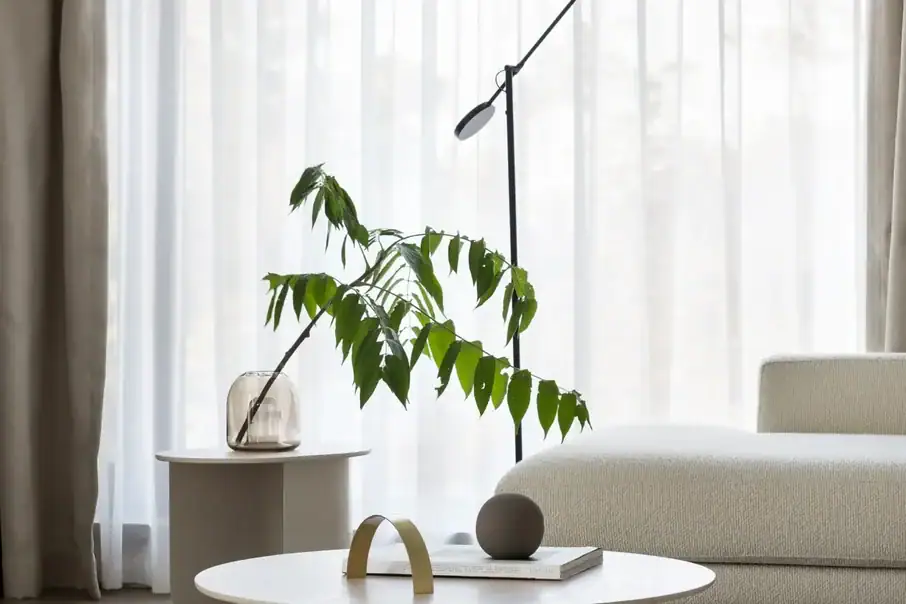 living pentru un apartament modern sobru in tonuri naturale