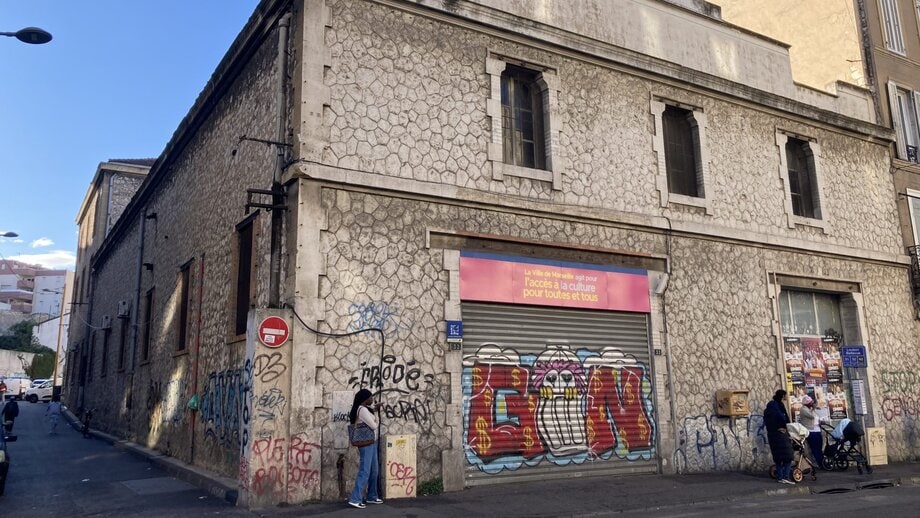 La friche industrielle du 32 rue Loubon (3e arrondissement) va devenir une bibliothèque en 2026. Photo : CM