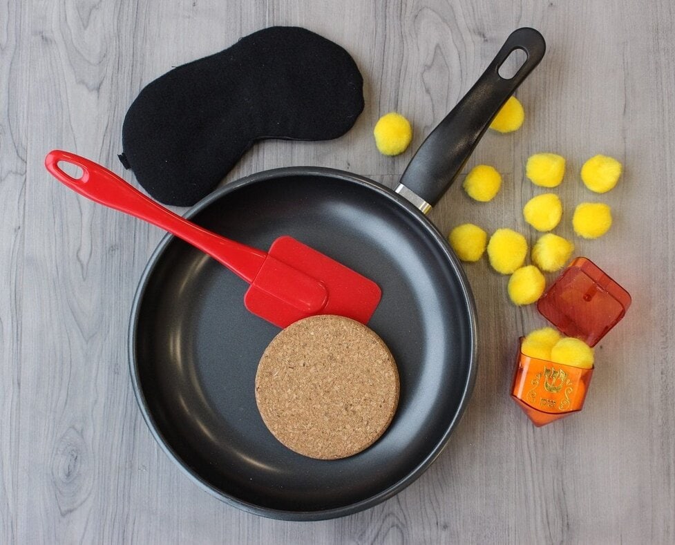 Fun Hanukkah Activities For Kids \u0026 Toddlers: Easy Games, Crafts, \u0026 More!, image size:1200x969