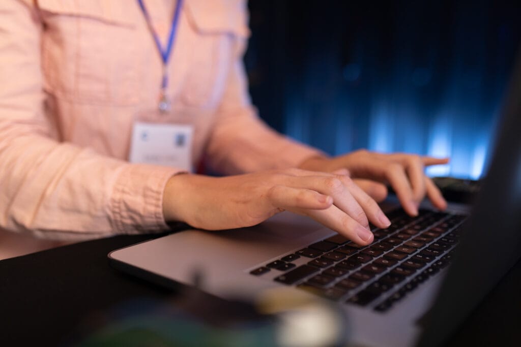 Betrachten wir das Thema "Server einfach erklärt" im Kontext des Online-Marketings, wird schnell klar, wie wichtig ein Verständnis der Server-Technologie für erfolgreiche Marketingstrategien ist.