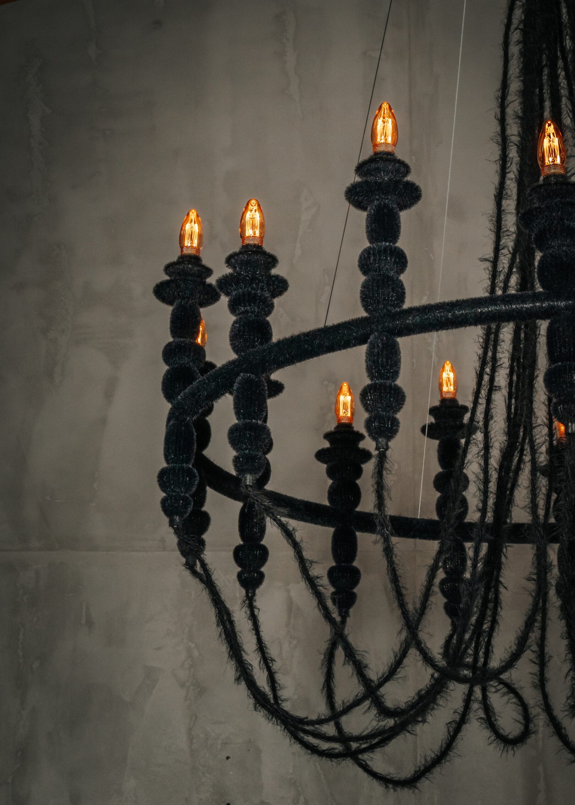 Dracula Chandelier - obrazek 2