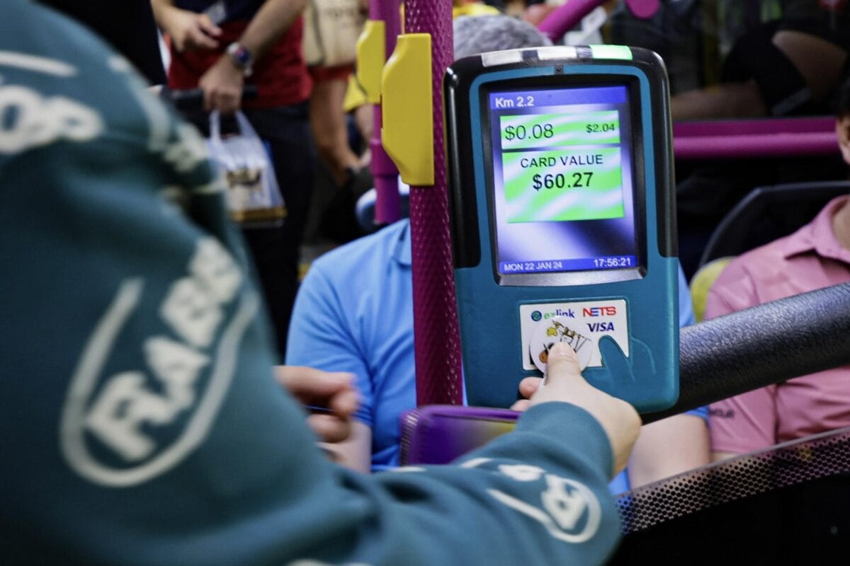 How to Use Bus in Singapore: A Comprehensive Guide for Seamless Travel 15 Tap the EzLink card at Singapore Bus