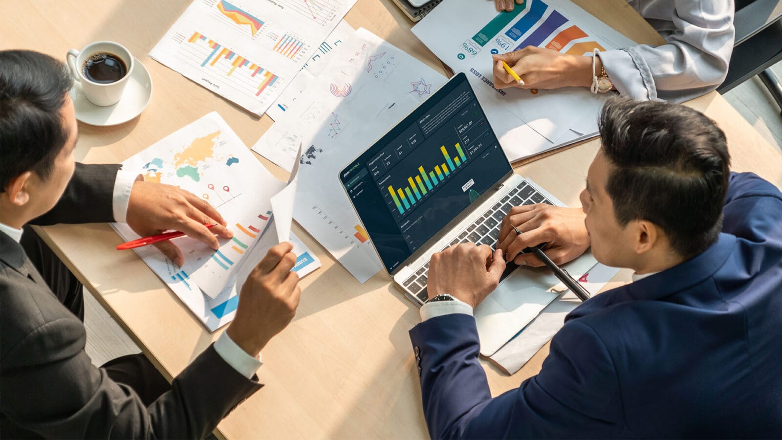 Should-Saas-Companies-Outsource-Integrated-Payments-Support-Blog-Header