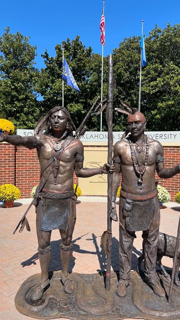 A statue depicting Chahta and Chiksa.