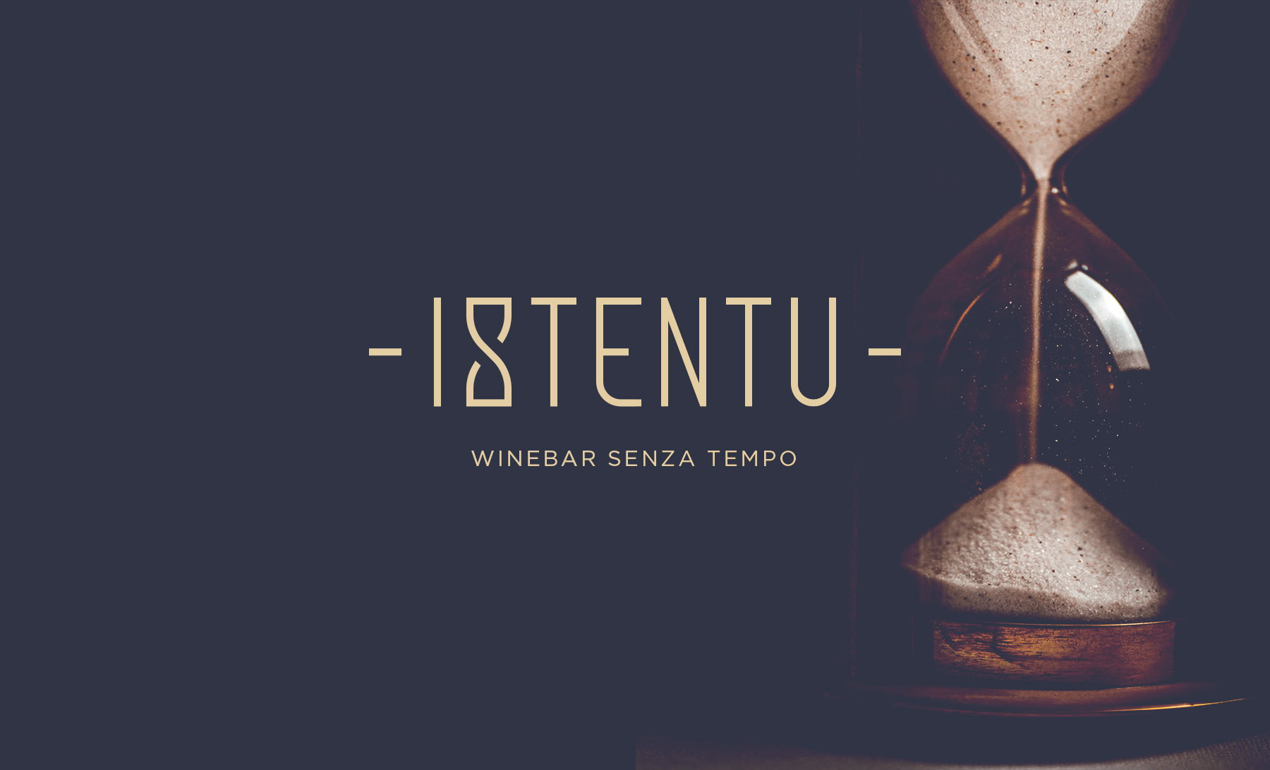 Nello stendardo del comune di Neoneli è presente, tra le altre cose, il simbolo della clessidra, quasi a rappresentare un luogo che ha visto tanti racconti susseguirsi nei secoli.