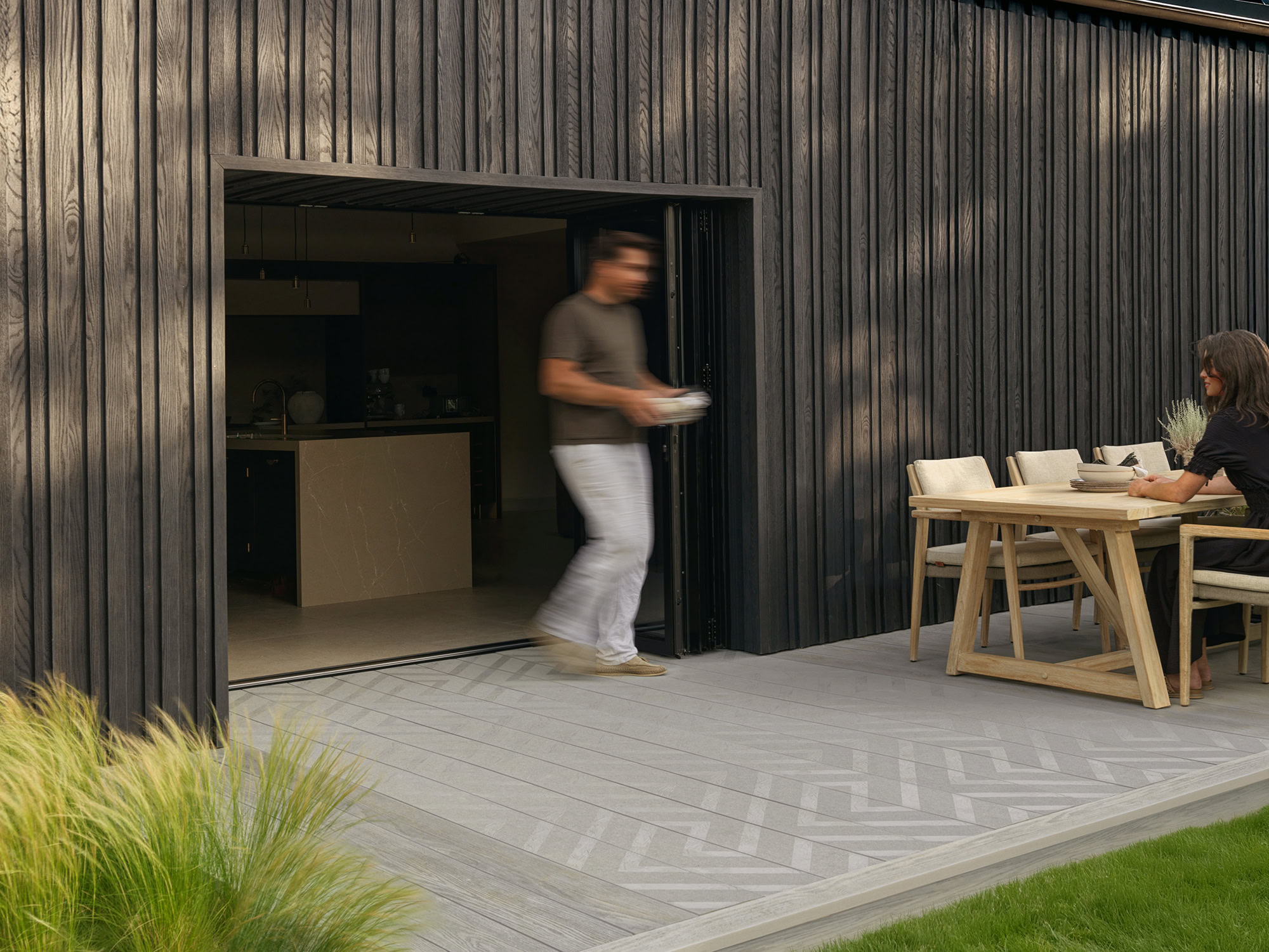 Millboard Board and Batten Verkleidung in Burnt Cedar