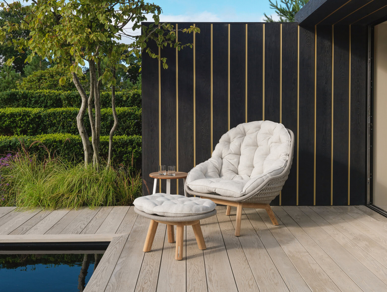 Millboard Shadow Line cladding in Burnt Cedar