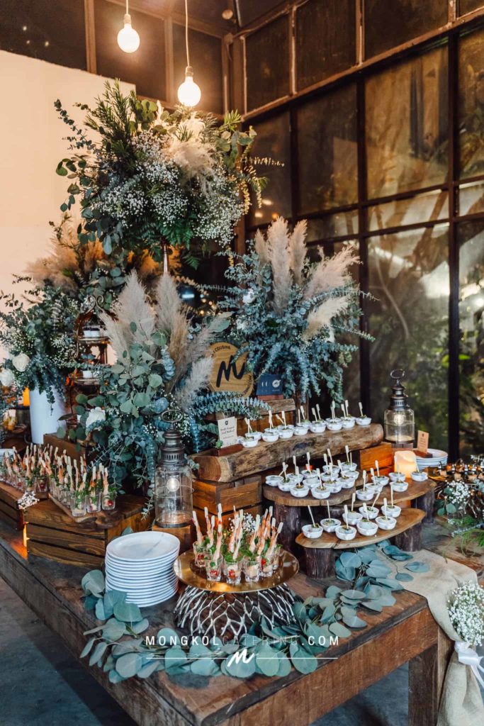 งานแต่งงาน สไตล์ Rustic Greenery พร้อมจัดโต๊ะนั่งทานสวยงาม @ About Studio