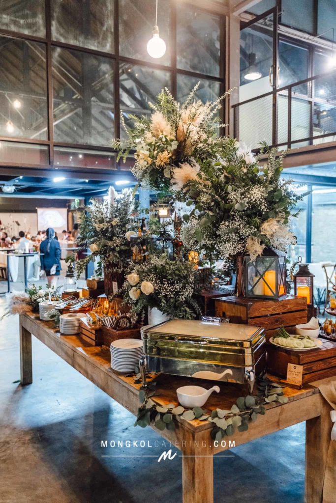 งานแต่งงาน สไตล์ Rustic Greenery พร้อมจัดโต๊ะนั่งทานสวยงาม @ About Studio