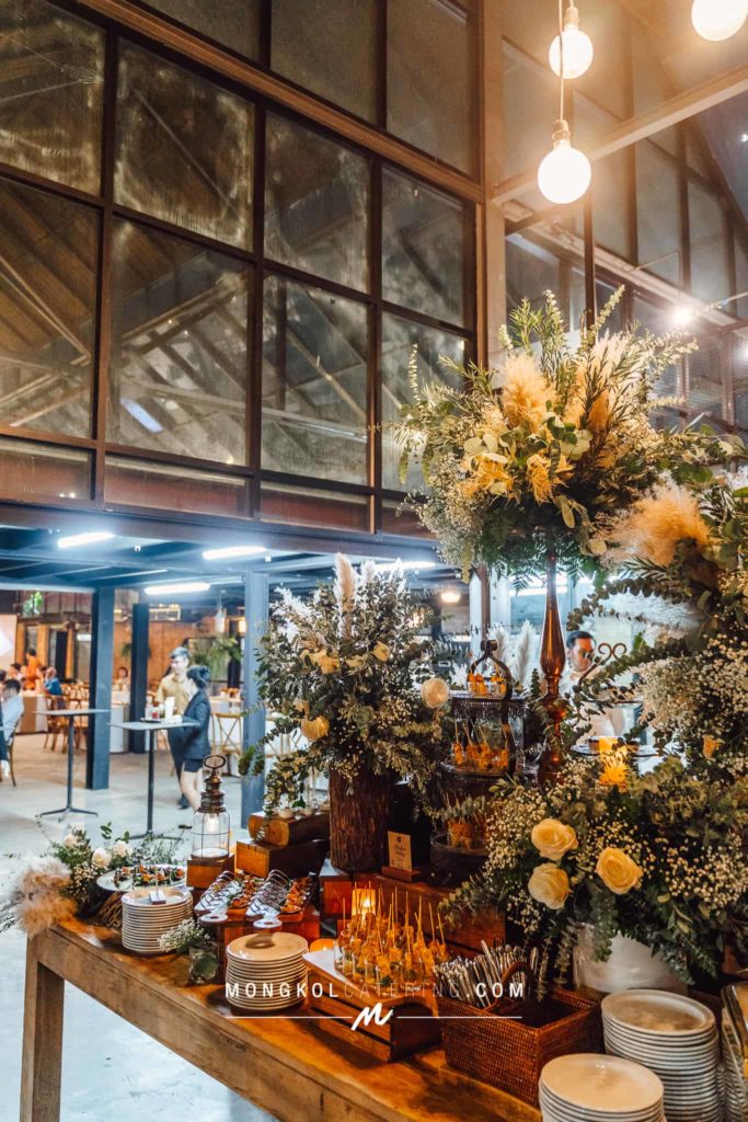 งานแต่งงาน สไตล์ Rustic Greenery พร้อมจัดโต๊ะนั่งทานสวยงาม @ About Studio