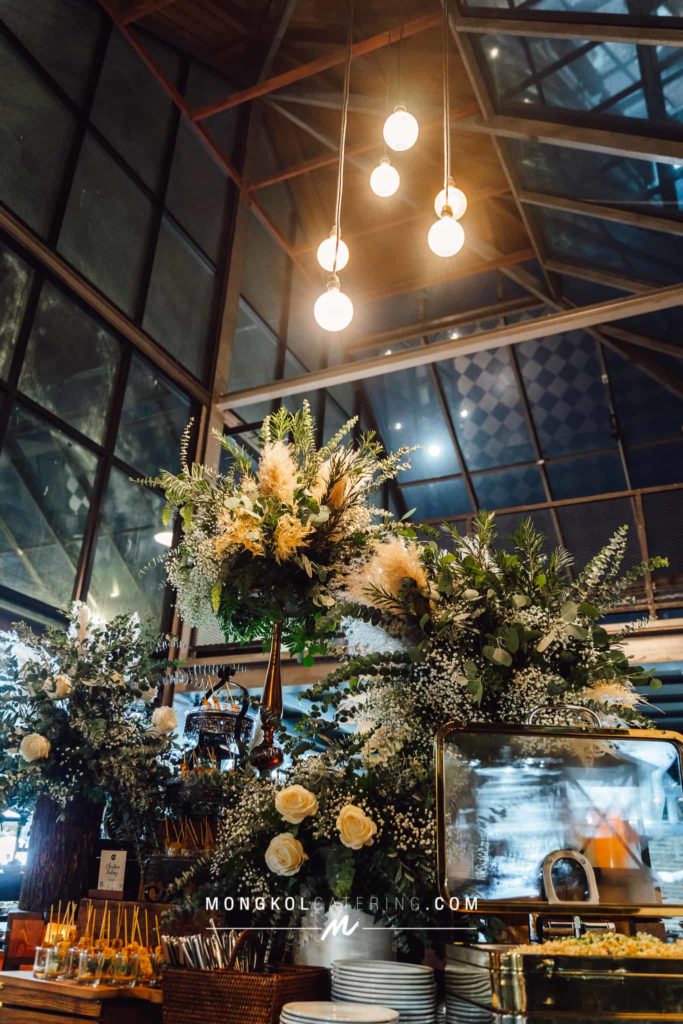 งานแต่งงาน สไตล์ Rustic Greenery พร้อมจัดโต๊ะนั่งทานสวยงาม @ About Studio