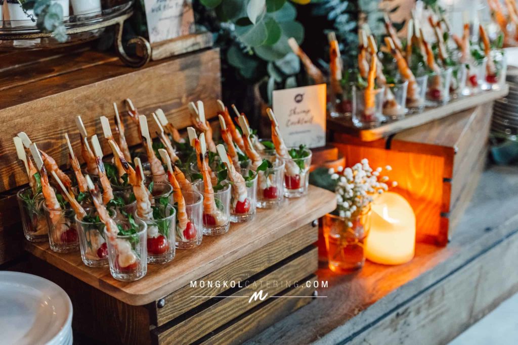 งานแต่งงาน สไตล์ Rustic Greenery พร้อมจัดโต๊ะนั่งทานสวยงาม @ About Studio