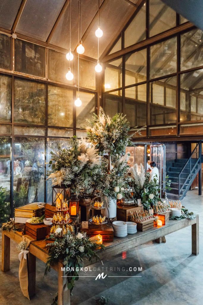 งานแต่งงาน สไตล์ Rustic Greenery พร้อมจัดโต๊ะนั่งทานสวยงาม @ About Studio