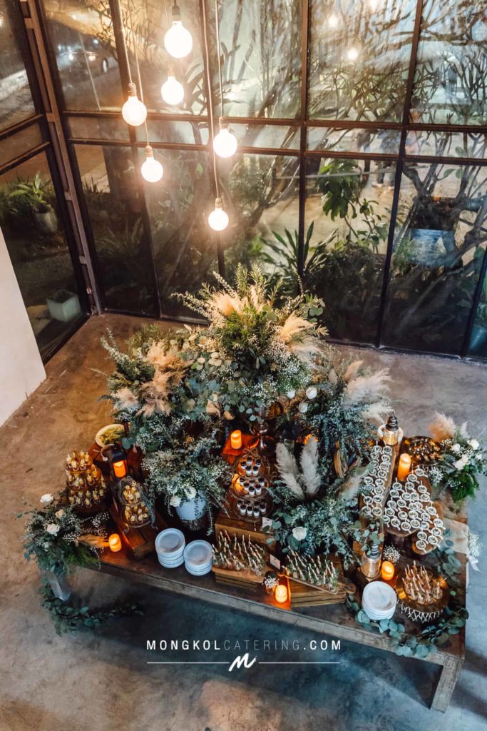 งานแต่งงาน สไตล์ Rustic Greenery พร้อมจัดโต๊ะนั่งทานสวยงาม @ About Studio