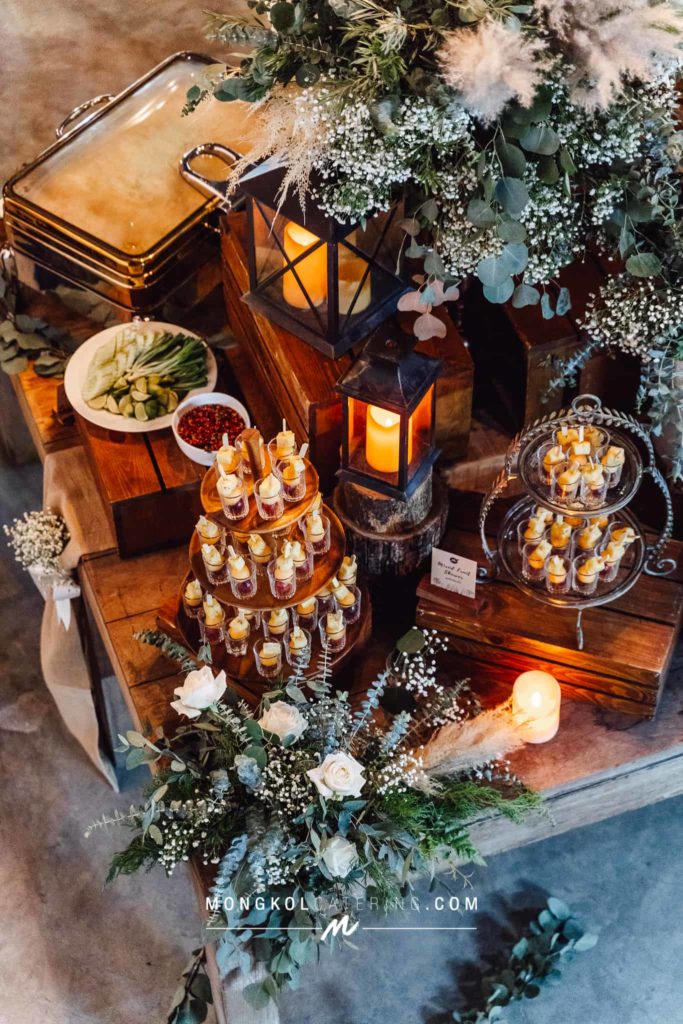 งานแต่งงาน สไตล์ Rustic Greenery พร้อมจัดโต๊ะนั่งทานสวยงาม @ About Studio