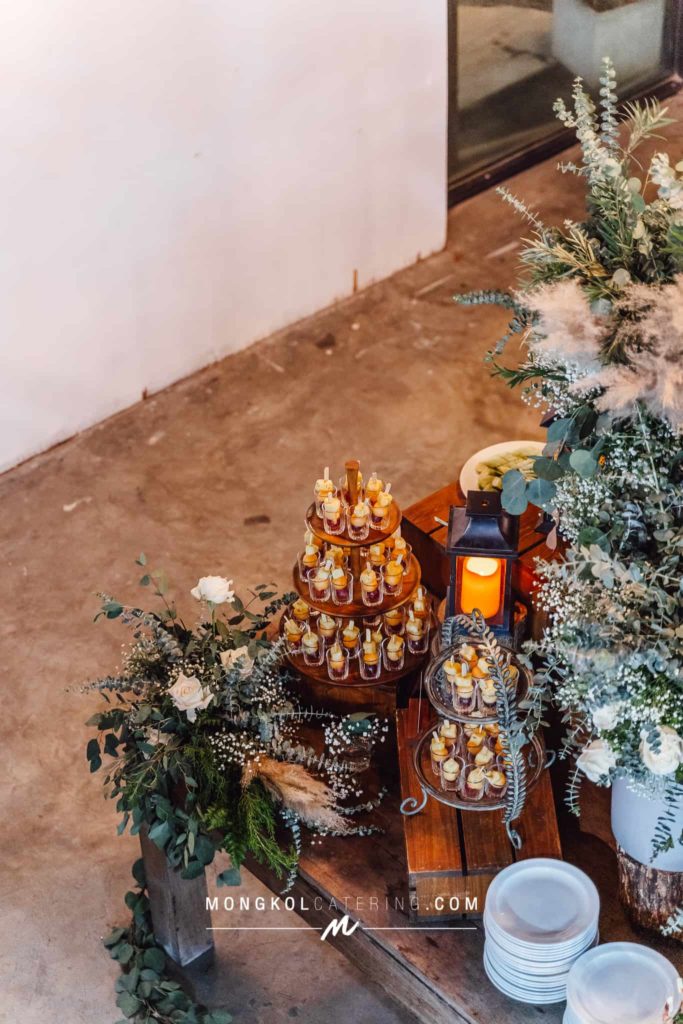 งานแต่งงาน สไตล์ Rustic Greenery พร้อมจัดโต๊ะนั่งทานสวยงาม @ About Studio
