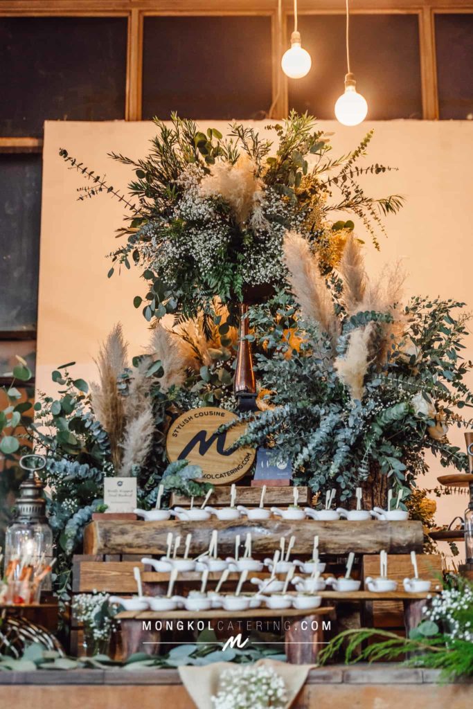 งานแต่งงาน สไตล์ Rustic Greenery พร้อมจัดโต๊ะนั่งทานสวยงาม @ About Studio