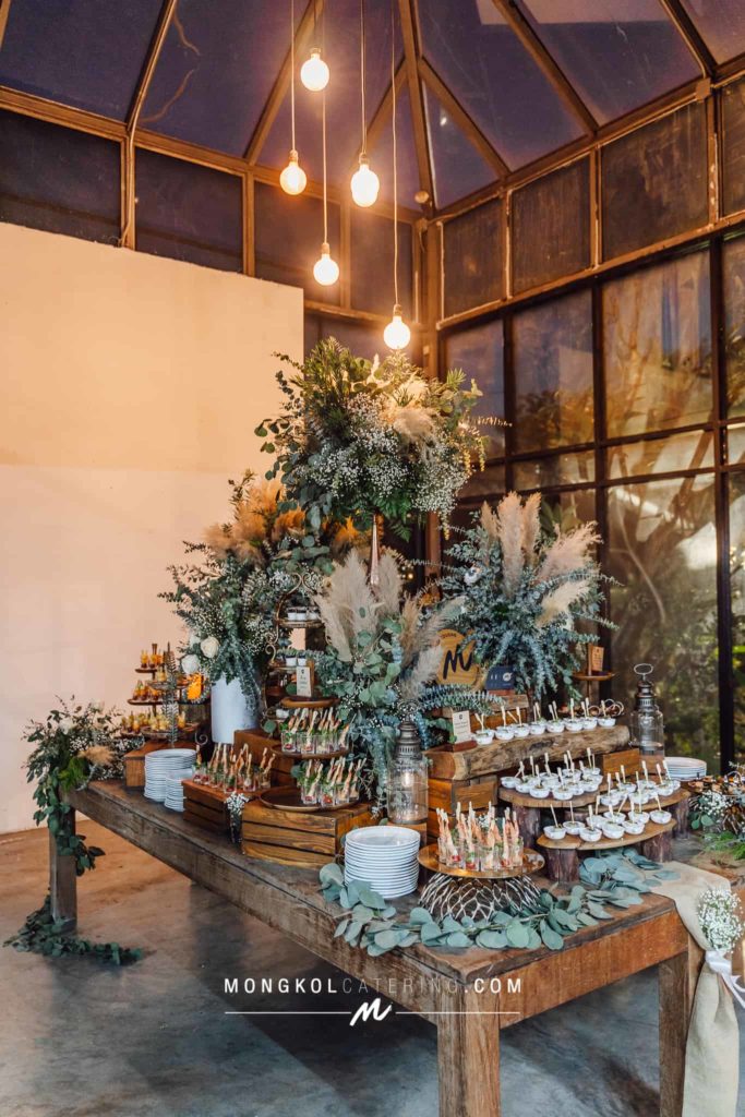 งานแต่งงาน สไตล์ Rustic Greenery พร้อมจัดโต๊ะนั่งทานสวยงาม @ About Studio