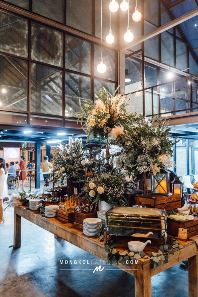 งานแต่งงาน สไตล์ Rustic Greenery พร้อมจัดโต๊ะนั่งทานสวยงาม @ About Studio