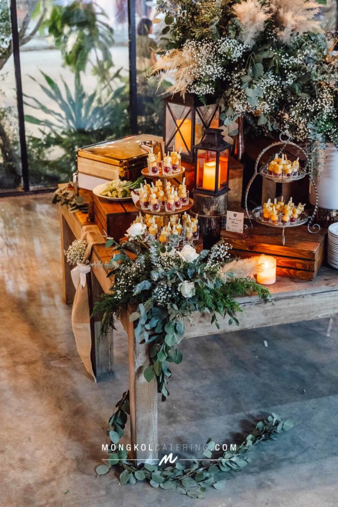 งานแต่งงาน สไตล์ Rustic Greenery พร้อมจัดโต๊ะนั่งทานสวยงาม @ About Studio