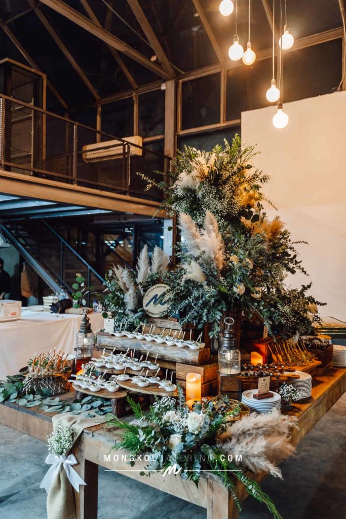 งานแต่งงาน สไตล์ Rustic Greenery พร้อมจัดโต๊ะนั่งทานสวยงาม @ About Studio