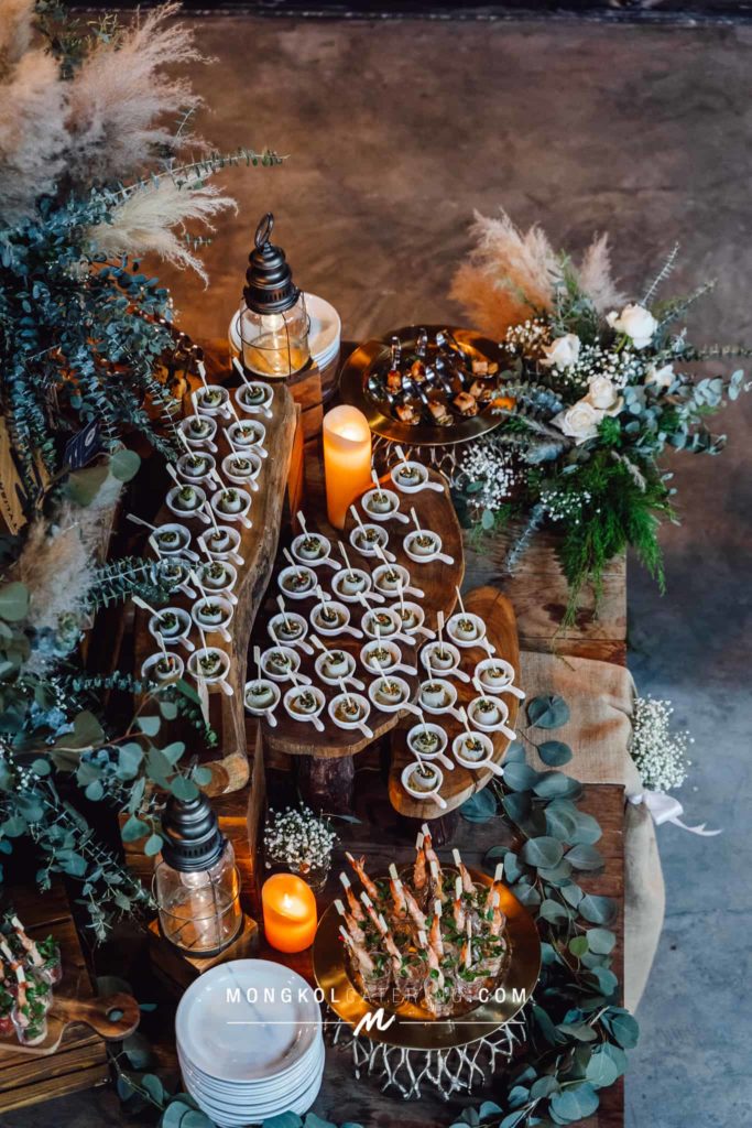 งานแต่งงาน สไตล์ Rustic Greenery พร้อมจัดโต๊ะนั่งทานสวยงาม @ About Studio