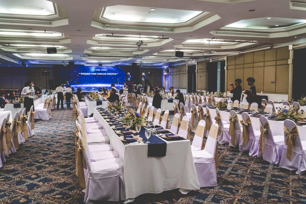 จัดตกแต่งโต๊ะนั่งทาน เซ็ต VIP @ Baiyoke Tower II