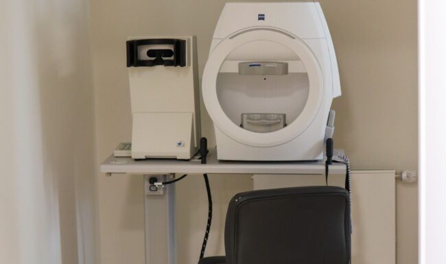 Diagnostikgerät zur Augenuntersuchung im Augenzentrum Dr. Hoffmann in Wolfsburg