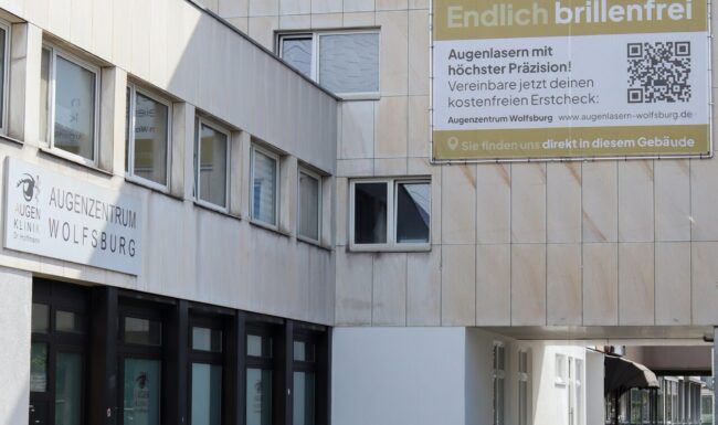 Außenansicht des Augenzentrums Dr. Hoffmann in der Heßlinger Straße 7 in Wolfsburg