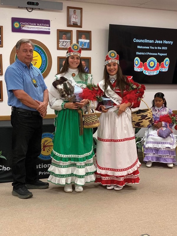 District 4 Princess Pageant winners