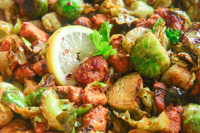 garlic chicken bites close up with lemon slice