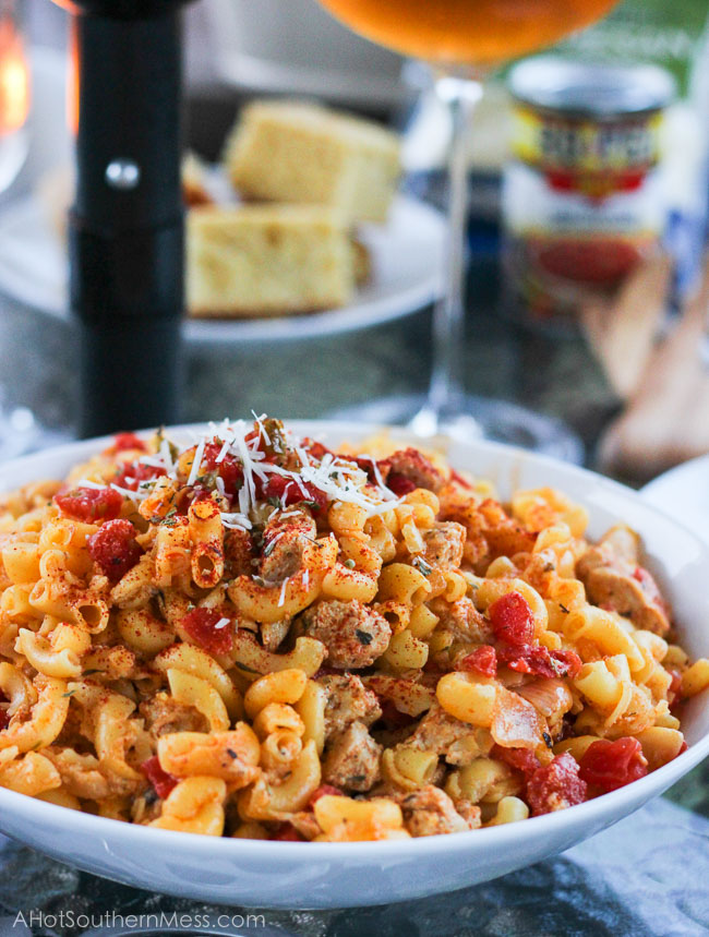 This spicy cajun chicken pasta combines heat, tender protein, and a creamy pasta into one dish. It's a spicy, creamy, and oh so delicious one-pot meal in under 30 minutes! www.ahotsouthernmess.com