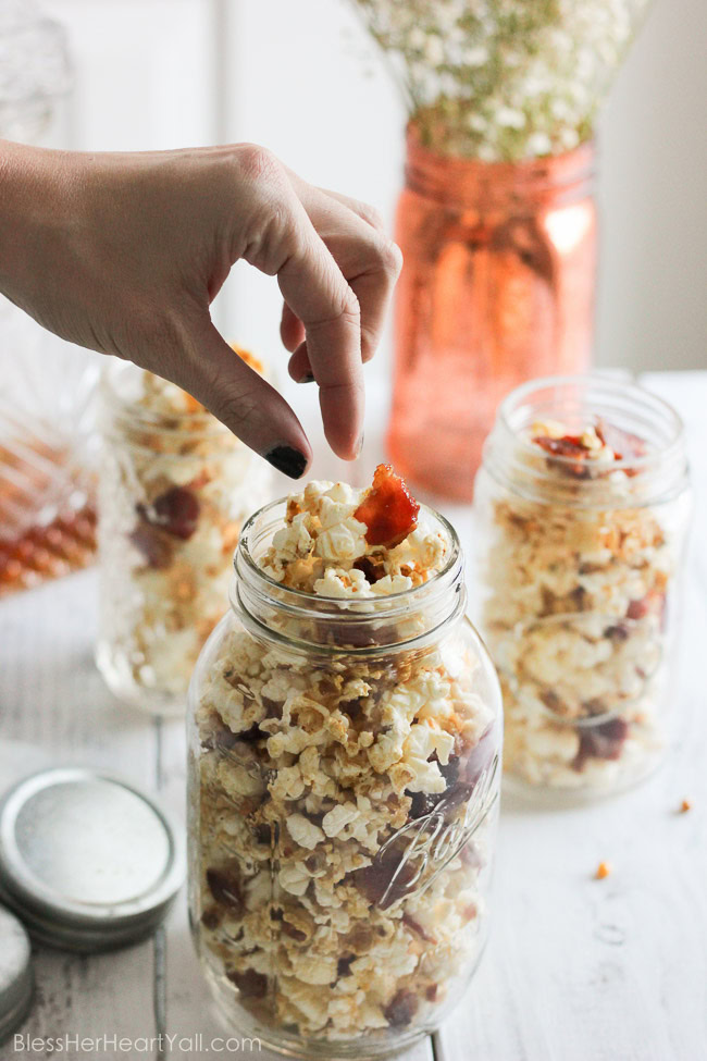 This bourbon, bacon, maple popcorn hits all the right spots, with it's freshly popped popcorn, sprinkled with thick-cut applewood bacon, and then drizzled with butter, salt, maple syrup, and of course bourbon! It's a quick, easy, and inexpensive DIY gift for friends, co-workers, and host/hostess's this holiday season!
