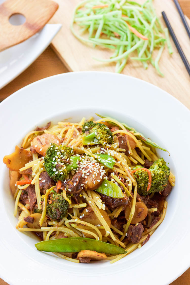 This slow cooker beef lo mein tosses budget-friendly pieces of beef into an easy asian-inspired sauce and turns in into a delicious spicy garlicky noodle-y gluten-free dish that's perfect for those busy weeknights!