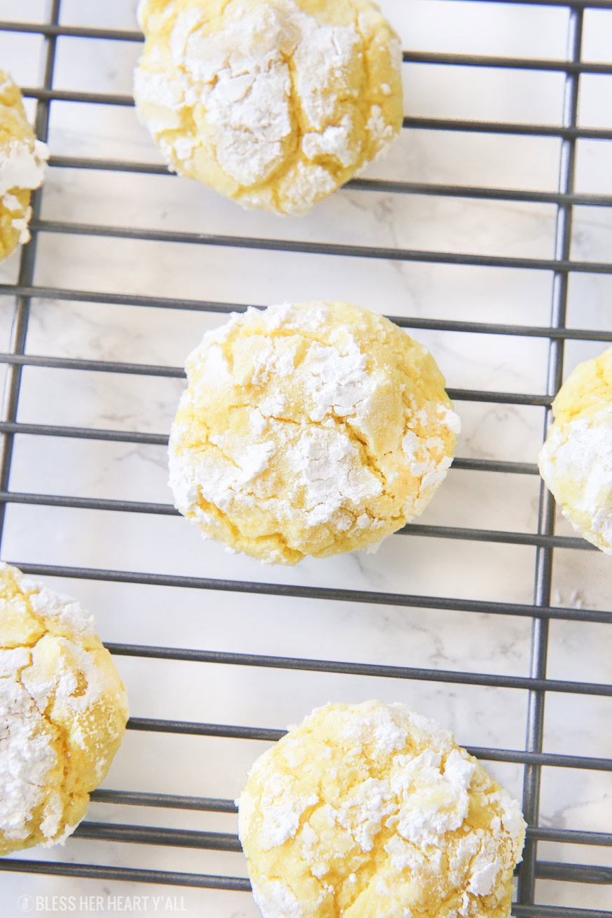 Gluten free lemon crinkle cookies combine light fresh lemon flavors into soft and doughy cookies that are sprinkled in delicious powdered sugar before being baked for a quick 10 minutes!